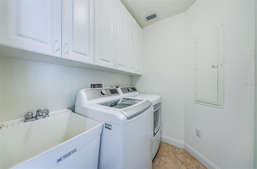 For Rent: $6,999 (3 beds, 2 baths, 1930 Square Feet)