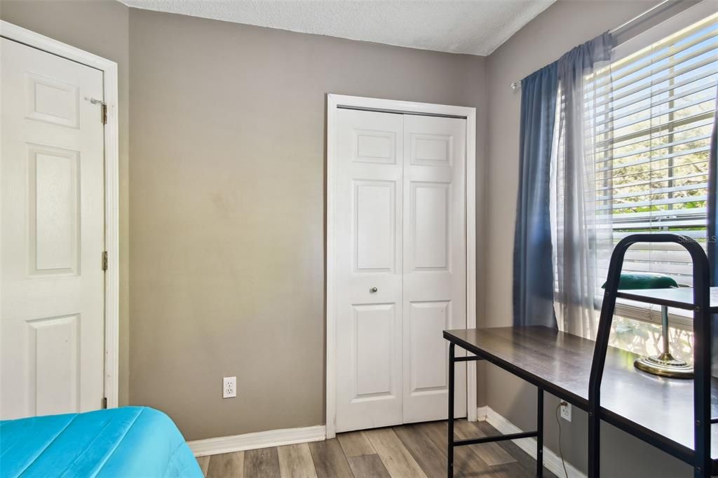 For Sale: $400,000 (3 beds, 2 baths, 1402 Square Feet)