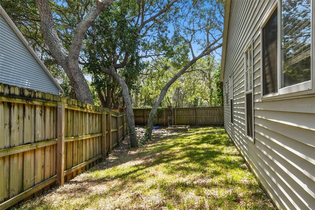 For Sale: $400,000 (3 beds, 2 baths, 1402 Square Feet)