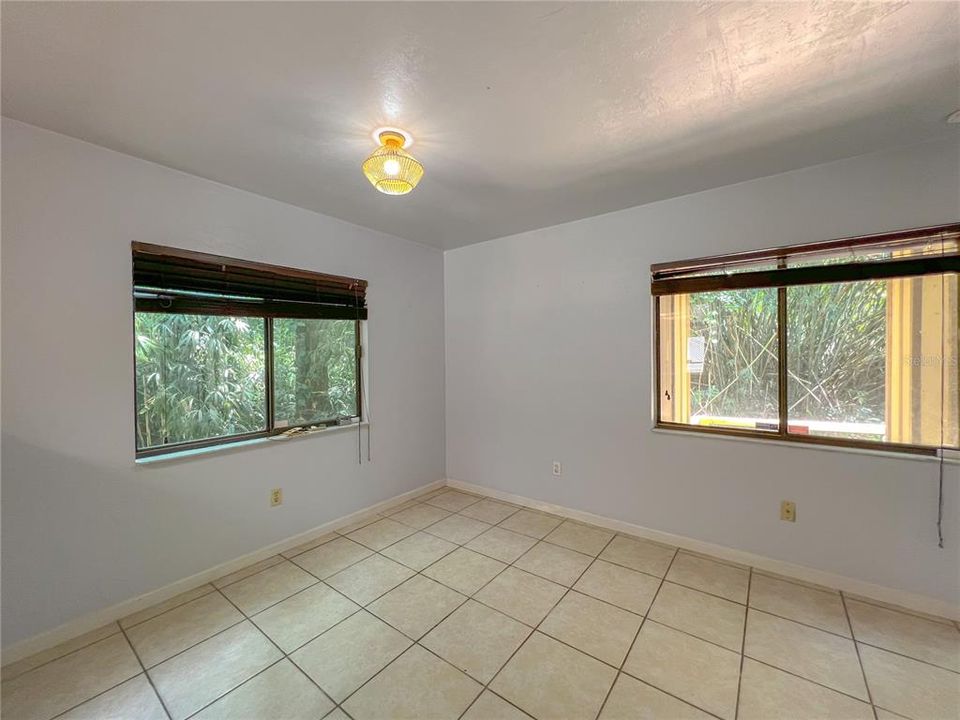 For Rent: $1,800 (3 beds, 2 baths, 1290 Square Feet)