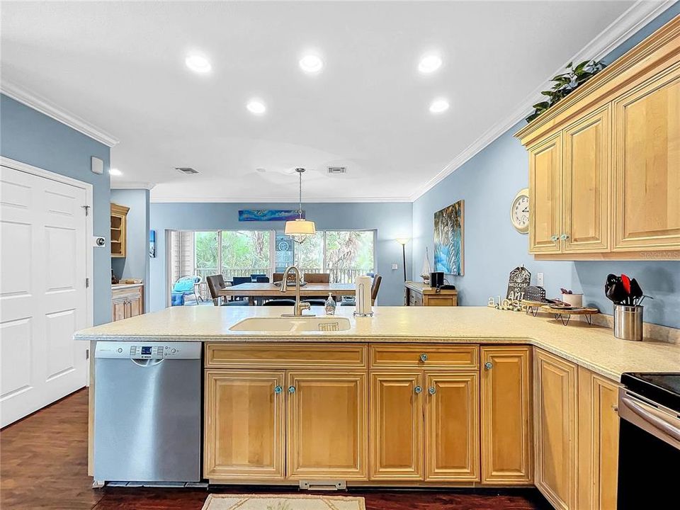 Fully equipped kitchen with Plenty of cabinets