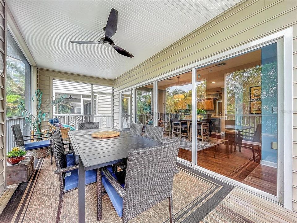 Large screened lanai with outdoor dining