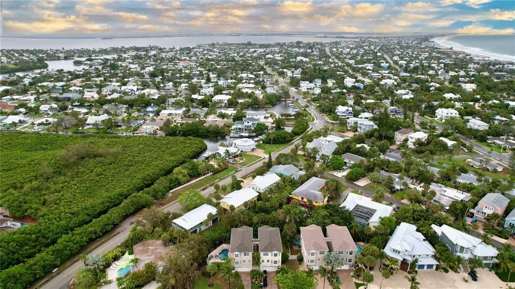 Beachwalk Townhomes consists of 4 units on 81st St