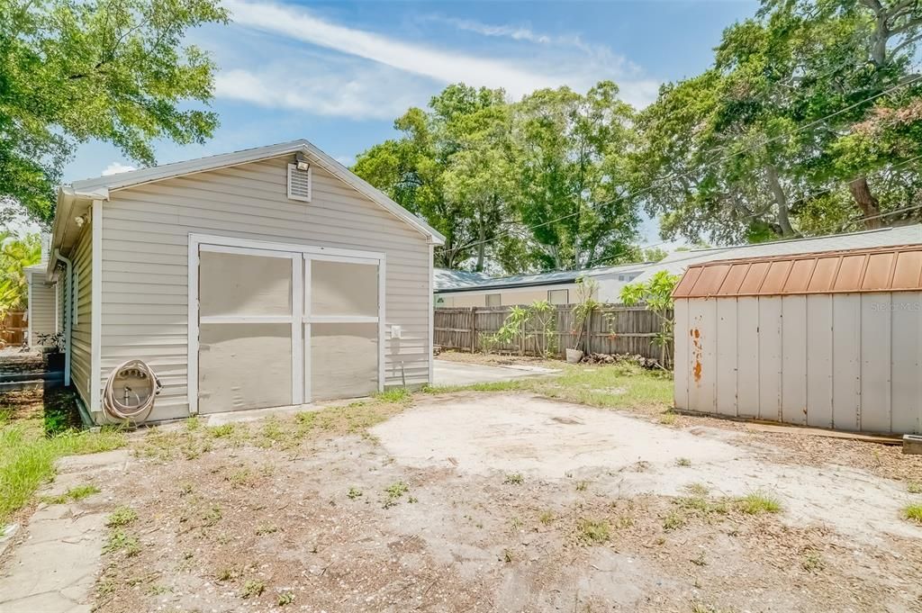 For Sale: $450,000 (3 beds, 2 baths, 1425 Square Feet)