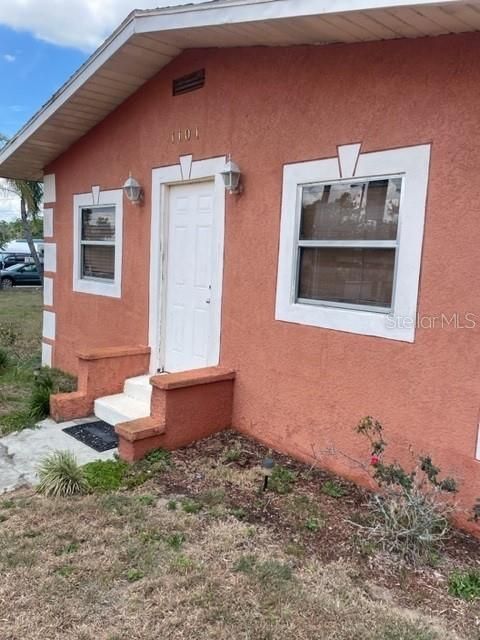 For Sale: $164,900 (2 beds, 2 baths, 1024 Square Feet)