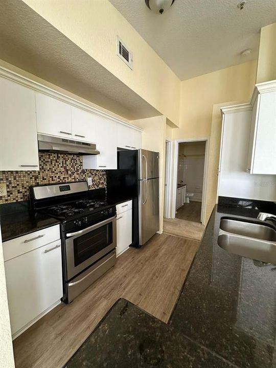 For Rent: $1,700 (2 beds, 2 baths, 1098 Square Feet)