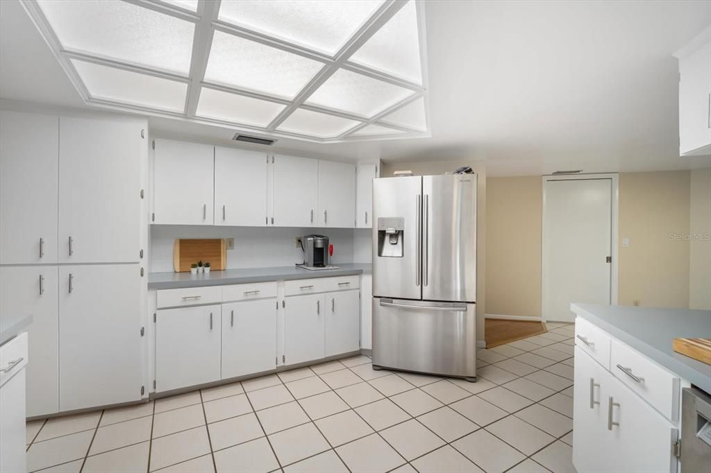 Active With Contract: $380,000 (3 beds, 2 baths, 2342 Square Feet)