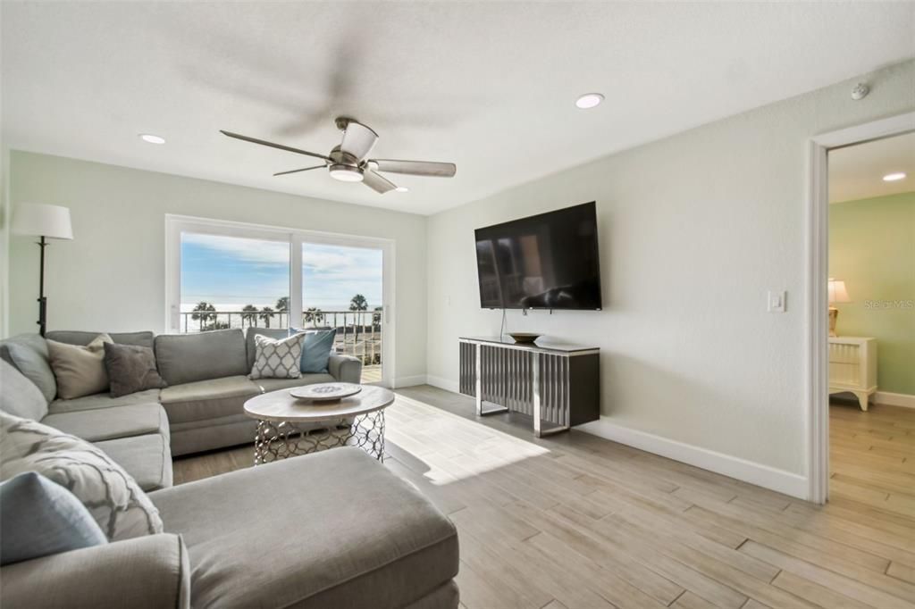 Active With Contract: $725,000 (2 beds, 2 baths, 1150 Square Feet)