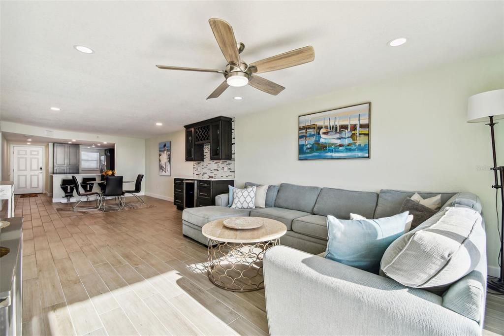 Active With Contract: $725,000 (2 beds, 2 baths, 1150 Square Feet)