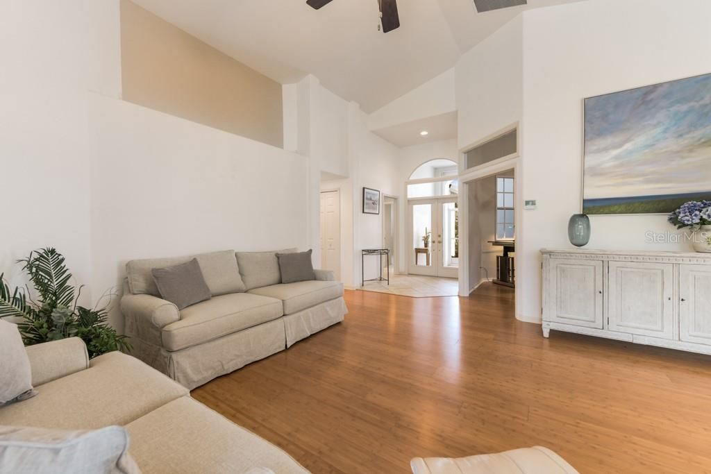 For Sale: $479,000 (2 beds, 2 baths, 1553 Square Feet)