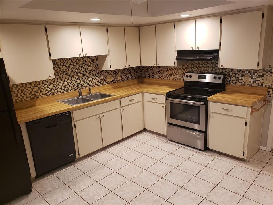 For Rent: $2,350 (3 beds, 2 baths, 1542 Square Feet)