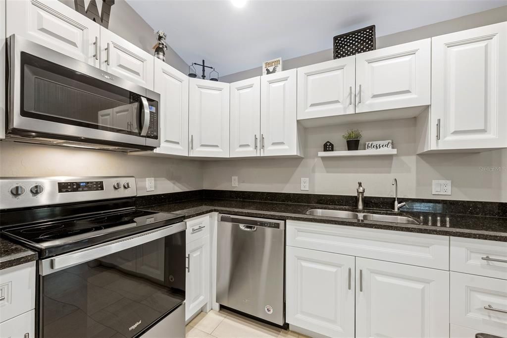 For Sale: $349,900 (3 beds, 2 baths, 1354 Square Feet)