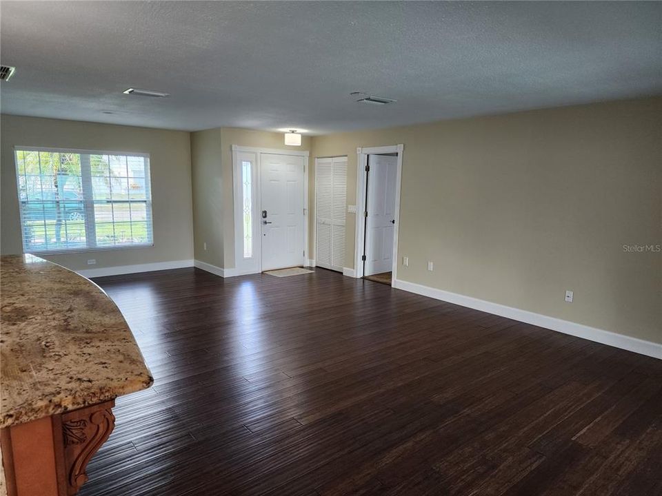 Active With Contract: $3,500 (3 beds, 2 baths, 1486 Square Feet)