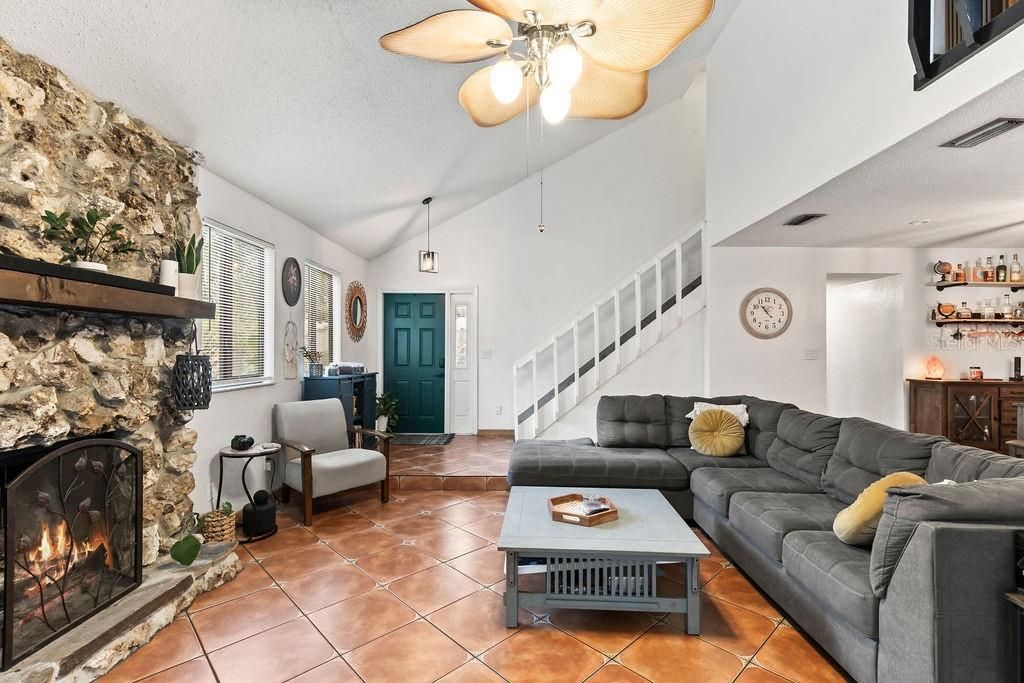 Active With Contract: $299,000 (3 beds, 2 baths, 1733 Square Feet)