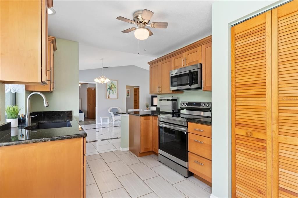 For Sale: $325,000 (3 beds, 2 baths, 1234 Square Feet)