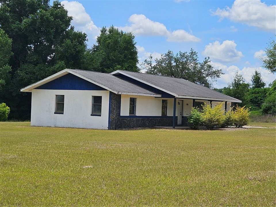 For Sale: $225,000 (3 beds, 2 baths, 1323 Square Feet)