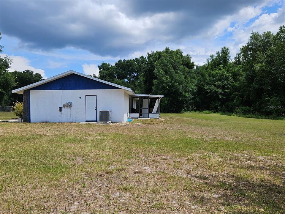 For Sale: $225,000 (3 beds, 2 baths, 1323 Square Feet)