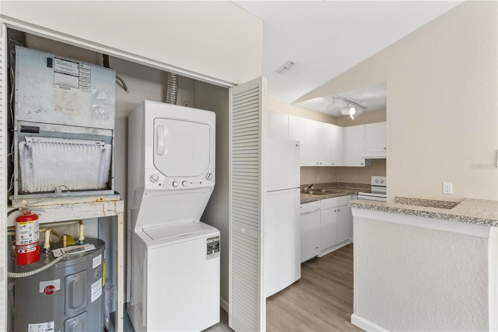 Active With Contract: $159,900 (1 beds, 1 baths, 499 Square Feet)