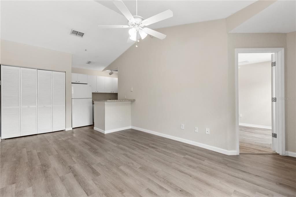 Active With Contract: $159,900 (1 beds, 1 baths, 499 Square Feet)