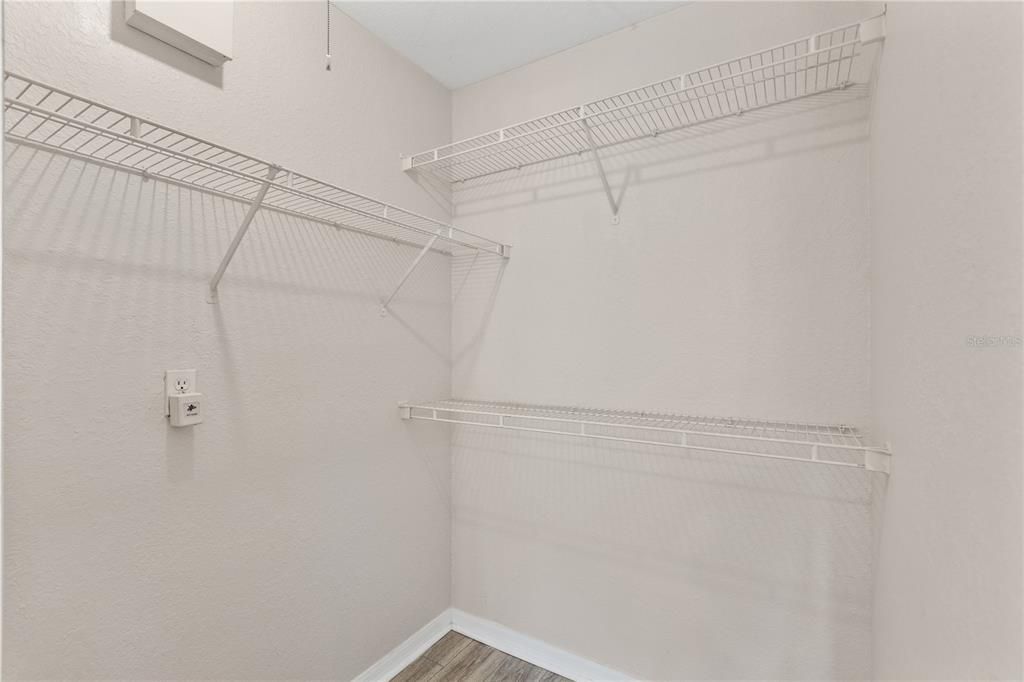 Active With Contract: $159,900 (1 beds, 1 baths, 499 Square Feet)