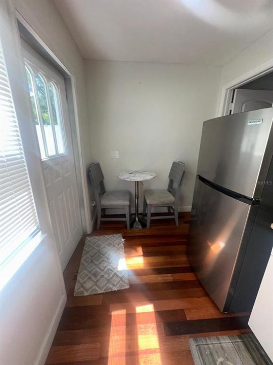 For Rent: $1,000 (1 beds, 1 baths, 450 Square Feet)