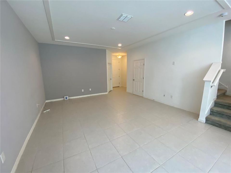 Active With Contract: $2,395 (3 beds, 2 baths, 1571 Square Feet)
