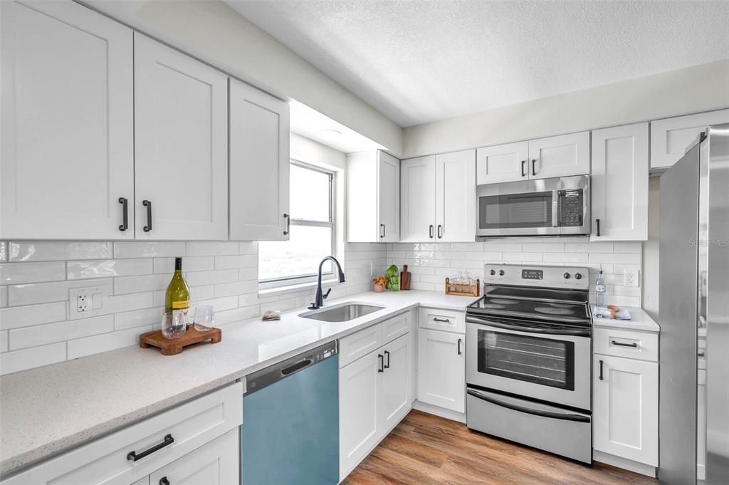 For Sale: $284,900 (2 beds, 2 baths, 1050 Square Feet)