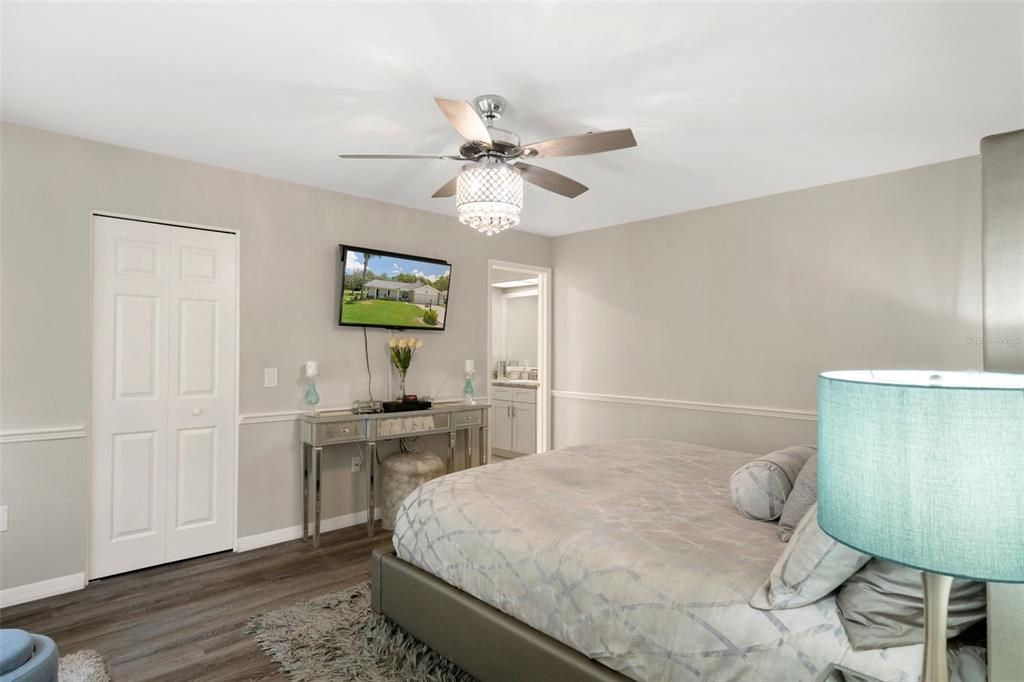 Active With Contract: $335,900 (2 beds, 2 baths, 1482 Square Feet)