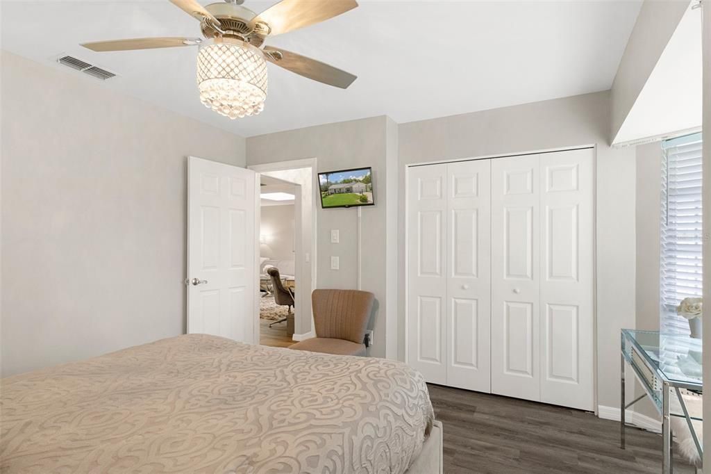 Active With Contract: $335,900 (2 beds, 2 baths, 1482 Square Feet)