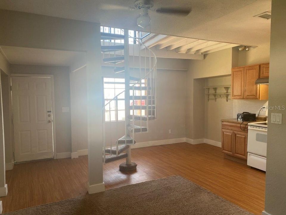 For Rent: $1,767 (2 beds, 1 baths, 1030 Square Feet)
