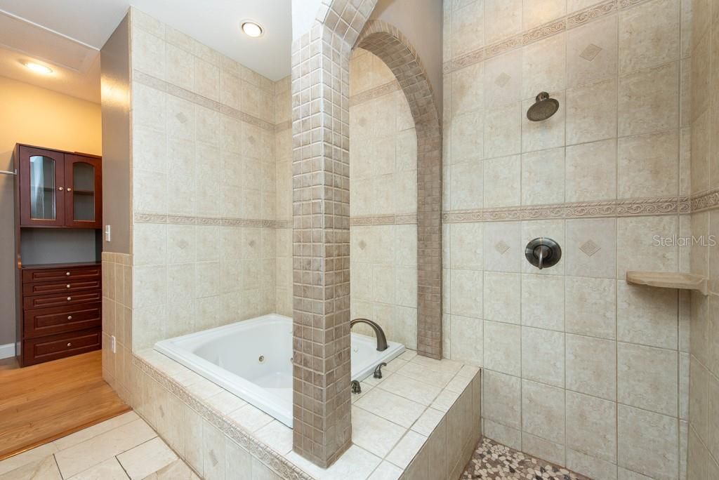 待售: $495,000 (4 贝兹, 2 浴室, 1662 平方英尺)