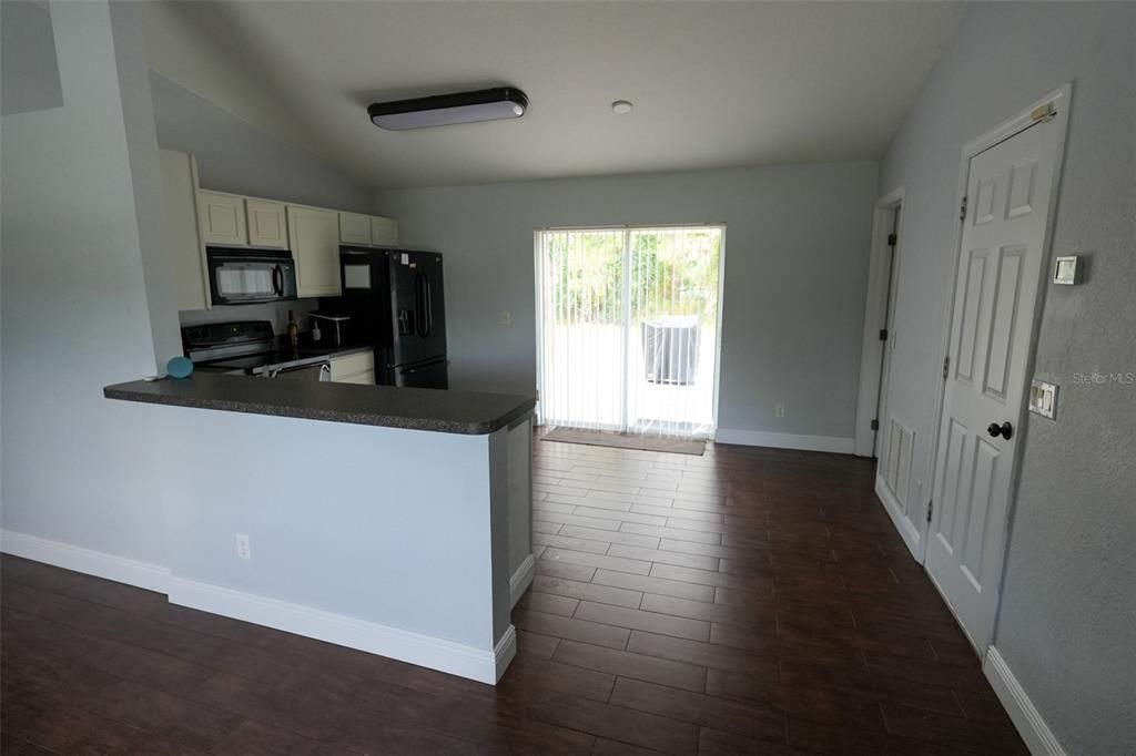 For Sale: $249,999 (3 beds, 2 baths, 1112 Square Feet)