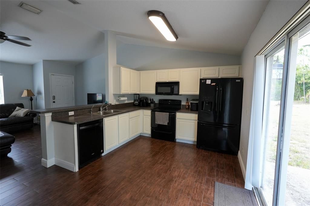 For Sale: $249,999 (3 beds, 2 baths, 1112 Square Feet)