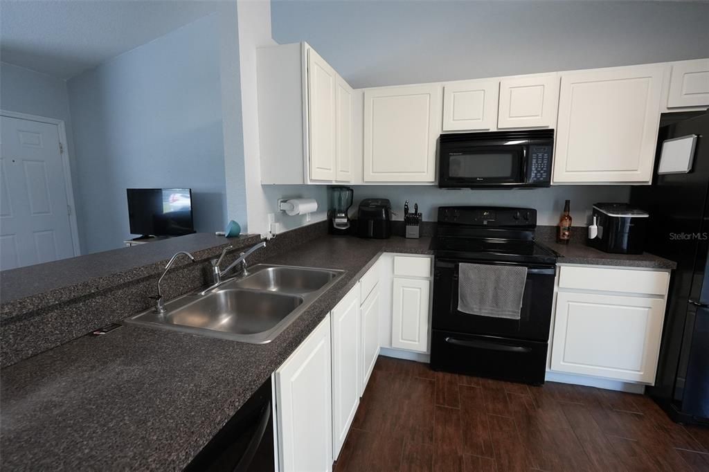 For Sale: $249,999 (3 beds, 2 baths, 1112 Square Feet)