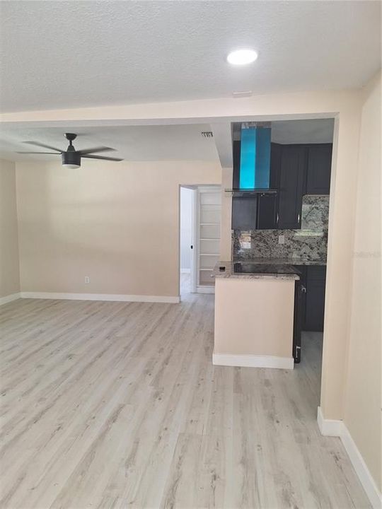 For Sale: $339,900 (2 beds, 1 baths, 836 Square Feet)