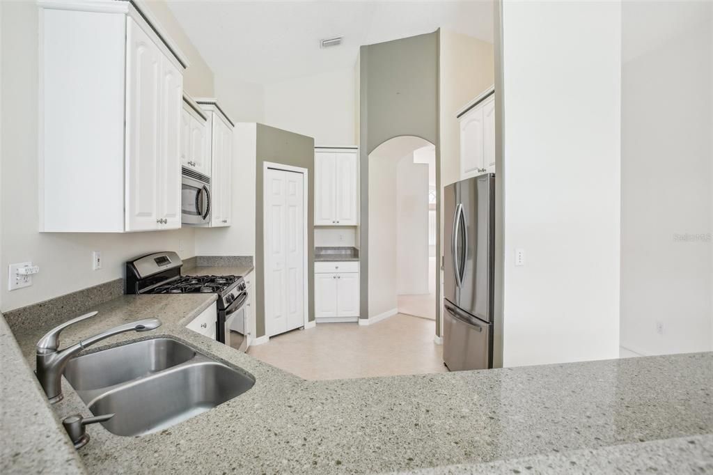 Active With Contract: $399,900 (3 beds, 2 baths, 1914 Square Feet)