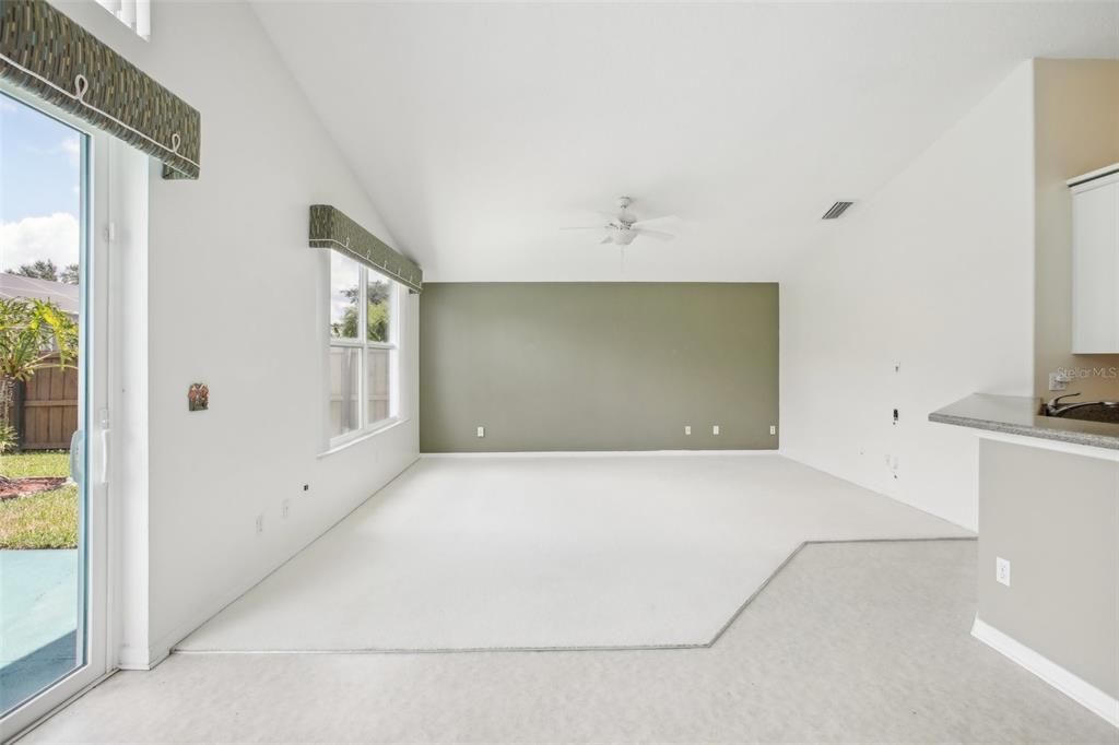 Active With Contract: $399,900 (3 beds, 2 baths, 1914 Square Feet)