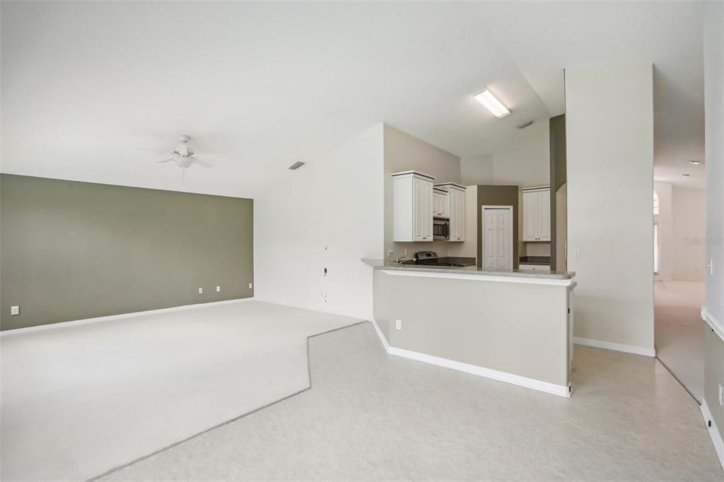 Active With Contract: $399,900 (3 beds, 2 baths, 1914 Square Feet)