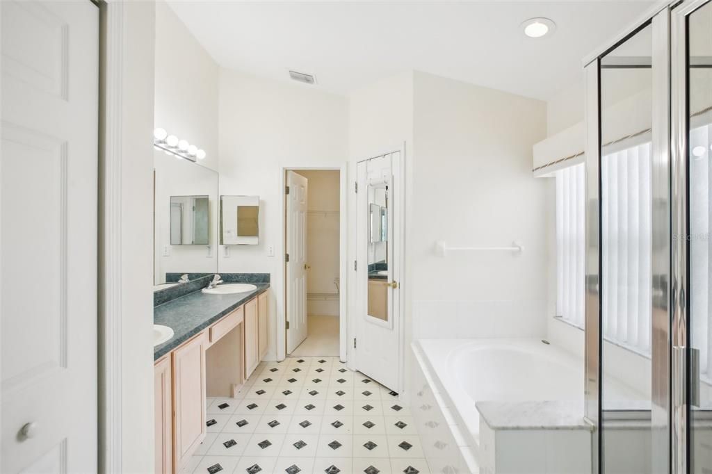 Active With Contract: $399,900 (3 beds, 2 baths, 1914 Square Feet)