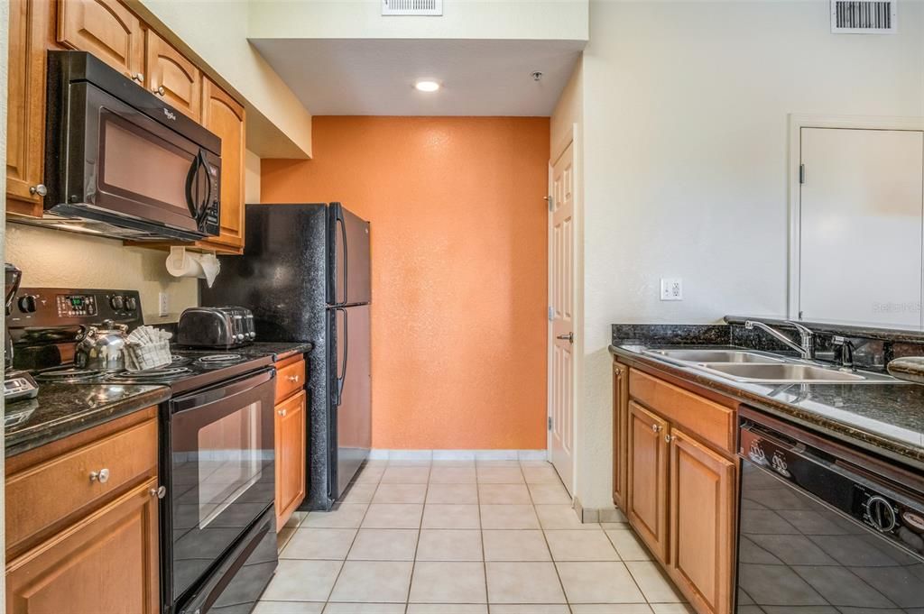 For Sale: $199,900 (2 beds, 2 baths, 1060 Square Feet)