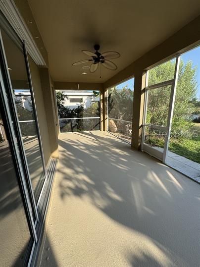 Oversized lanai with plenty of room for entertaining