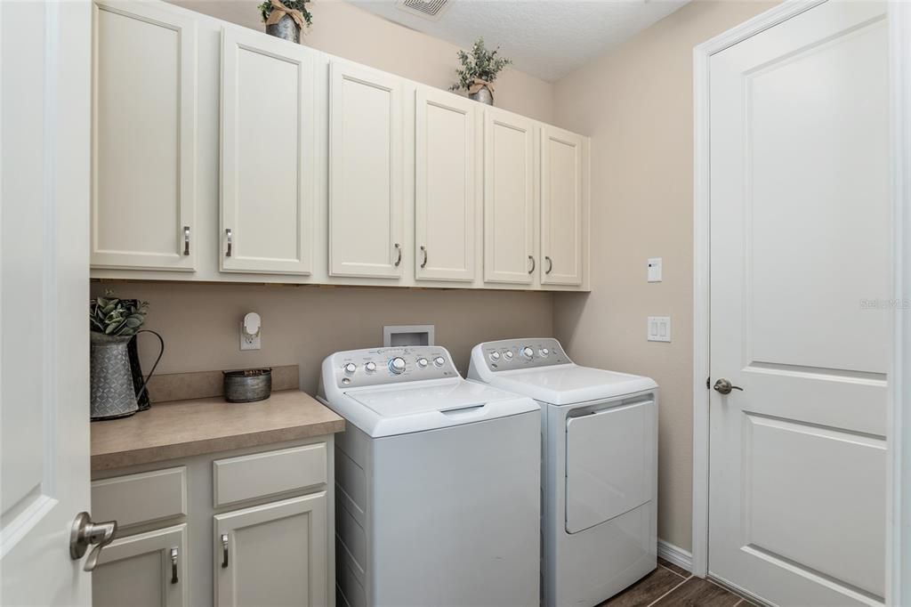 For Sale: $370,000 (2 beds, 2 baths, 1666 Square Feet)