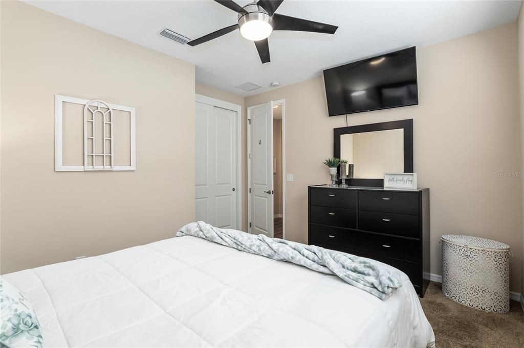 For Sale: $370,000 (2 beds, 2 baths, 1666 Square Feet)