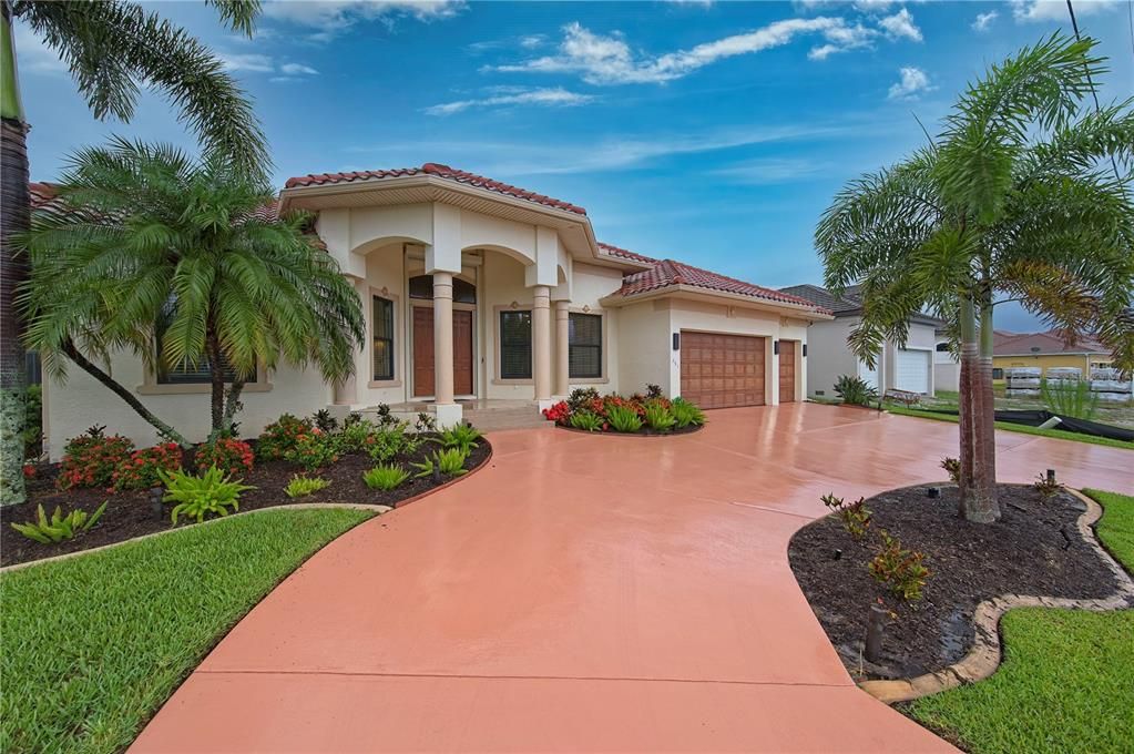 Active With Contract: $980,000 (3 beds, 3 baths, 2640 Square Feet)