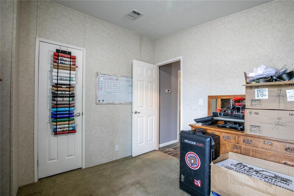 For Sale: $399,500 (3 beds, 2 baths, 1404 Square Feet)