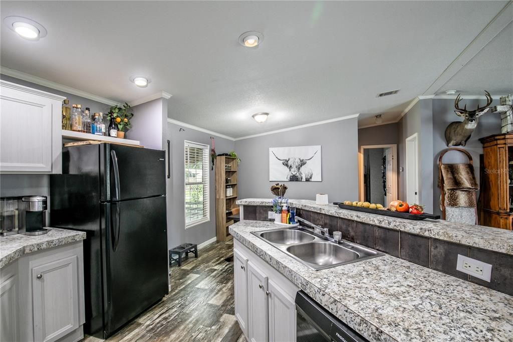 For Sale: $399,500 (3 beds, 2 baths, 1404 Square Feet)