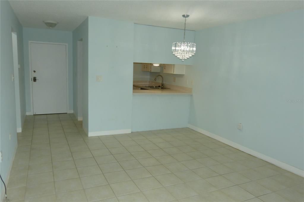 For Rent: $1,550 (1 beds, 1 baths, 670 Square Feet)