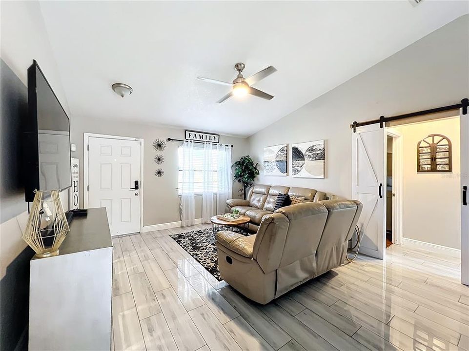 For Sale: $340,000 (3 beds, 2 baths, 1191 Square Feet)