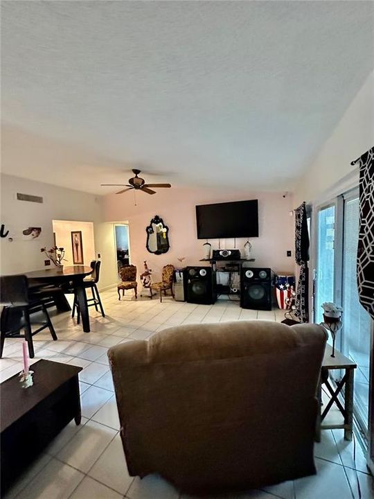 Active With Contract: $284,900 (2 beds, 2 baths, 1003 Square Feet)