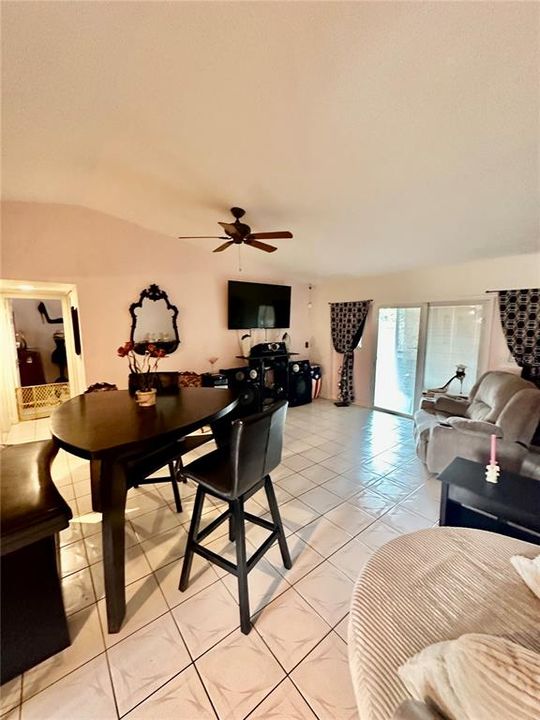 Active With Contract: $284,900 (2 beds, 2 baths, 1003 Square Feet)